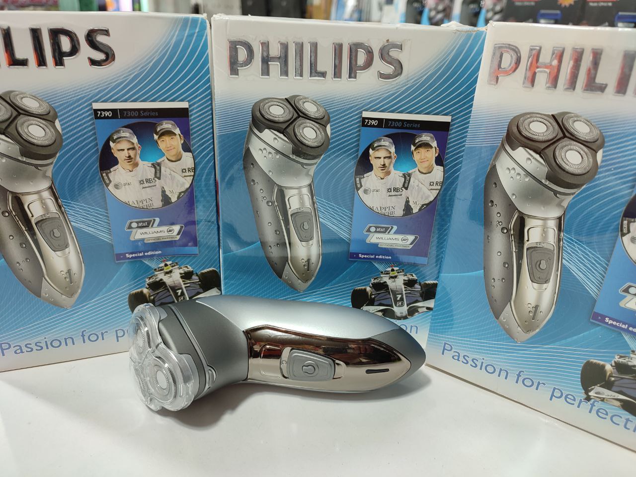 خرید ریش تراش حرفەای  فیلیپس اصل هلند مدل: 7390