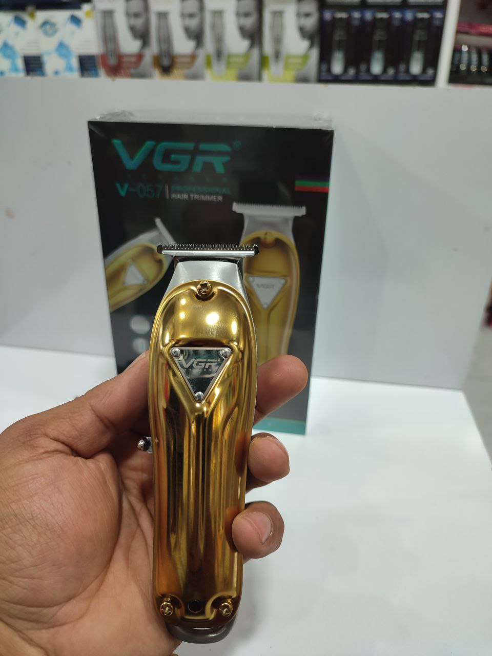 قیمت ماشین اصلاح وی جی آر مدل VGR v-057   .