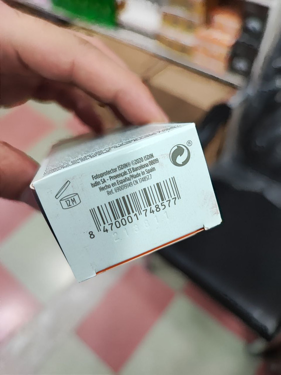 خریدآنلاین ضدآفتاب بی رنگ ایزدین فیوژن واتر 50 میلی لیتر