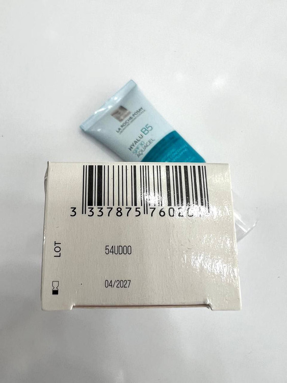 قیمت کرم اکوا ژل با spf 30% لاروشه پوزای ترمیم کننده پوست